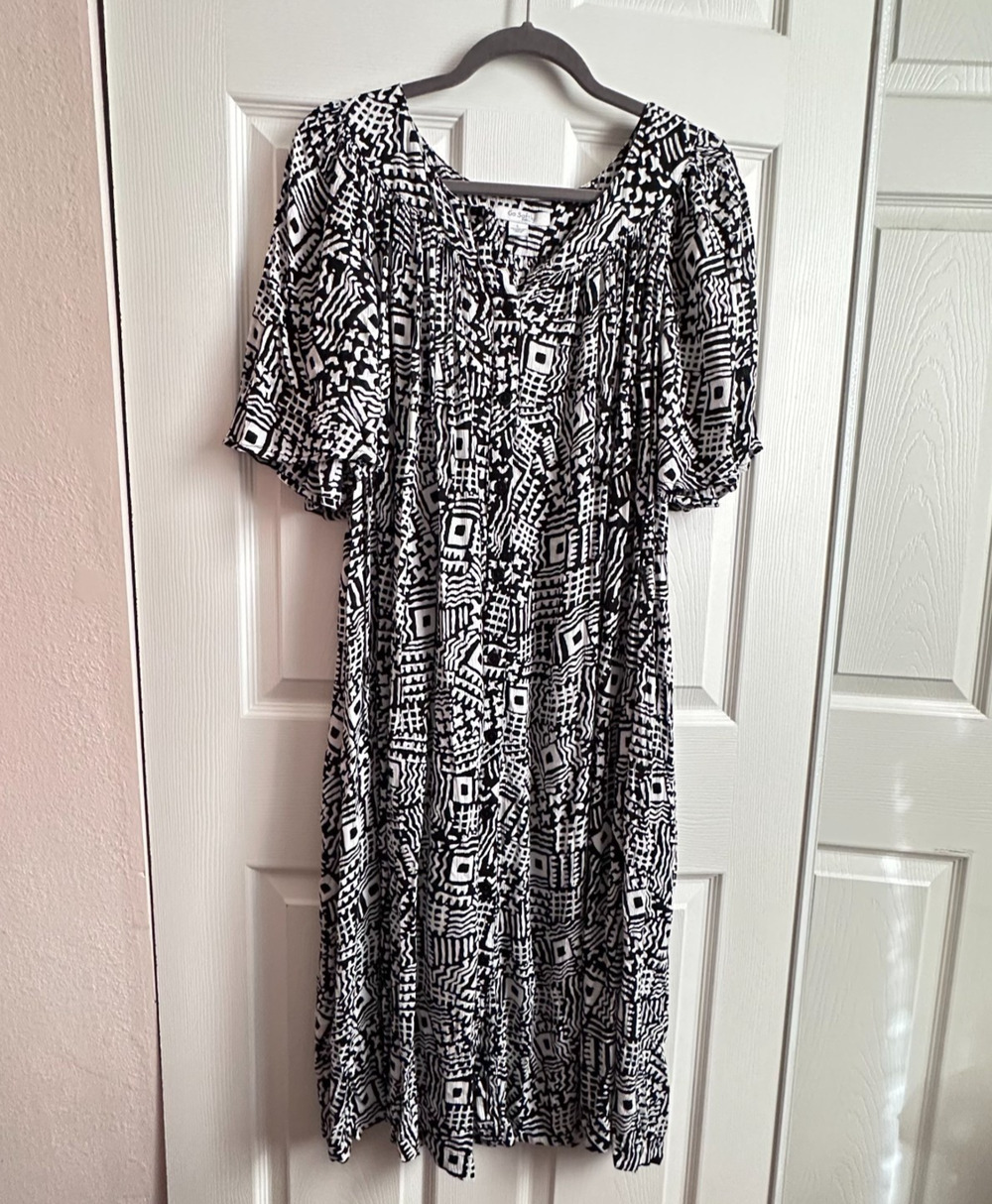 Go Softly Patio Black & White Gauzy Crinkle Muumuu Caftan Midi House Dress Large